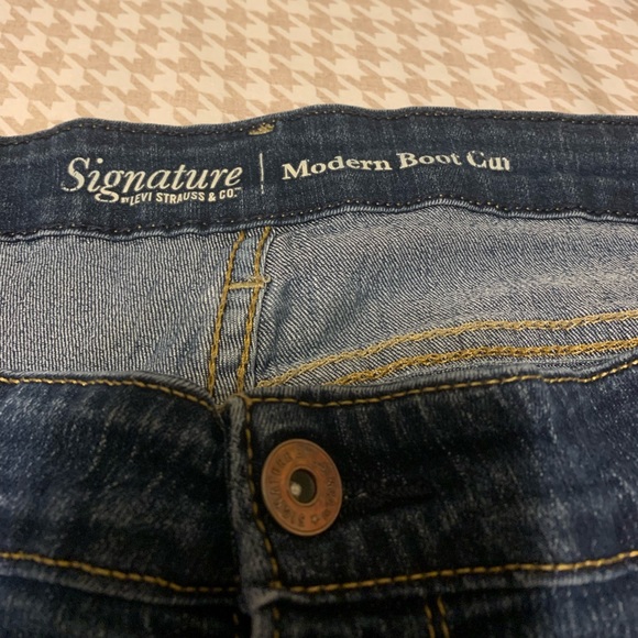 Levi’s Signature modern boot cut jeans. Size 24M. Length is 32in. - Picture 4 of 7
